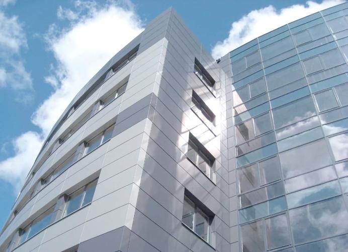 鋁塑復合板:一種多功能的建筑裝飾材料